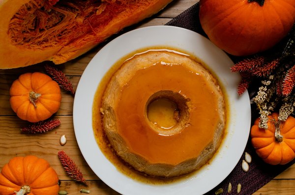 Comment préparer un flan aux œufs à la vanille avec une texture ferme et onctueuse ?
