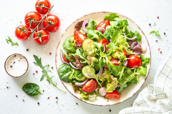 Quels sont les conseils pour une salade de quinoa, avocat et mangue ?